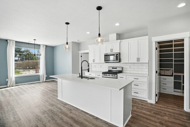 Building Photo - 3008 N Marguerite Rd