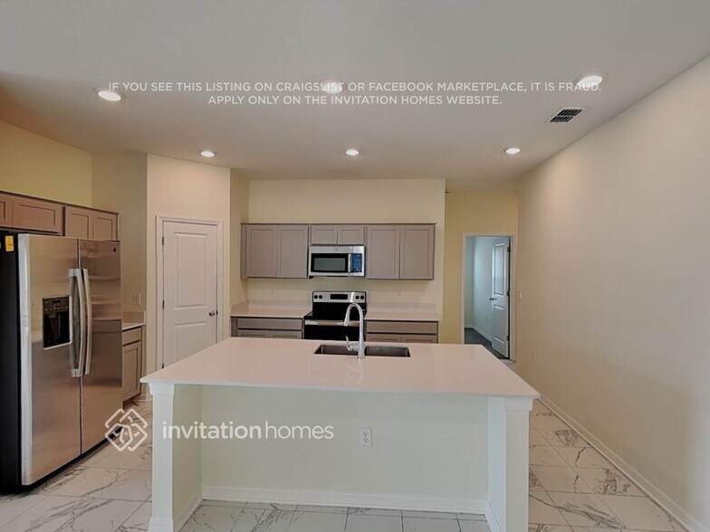 Building Photo - 4480 Holstein St