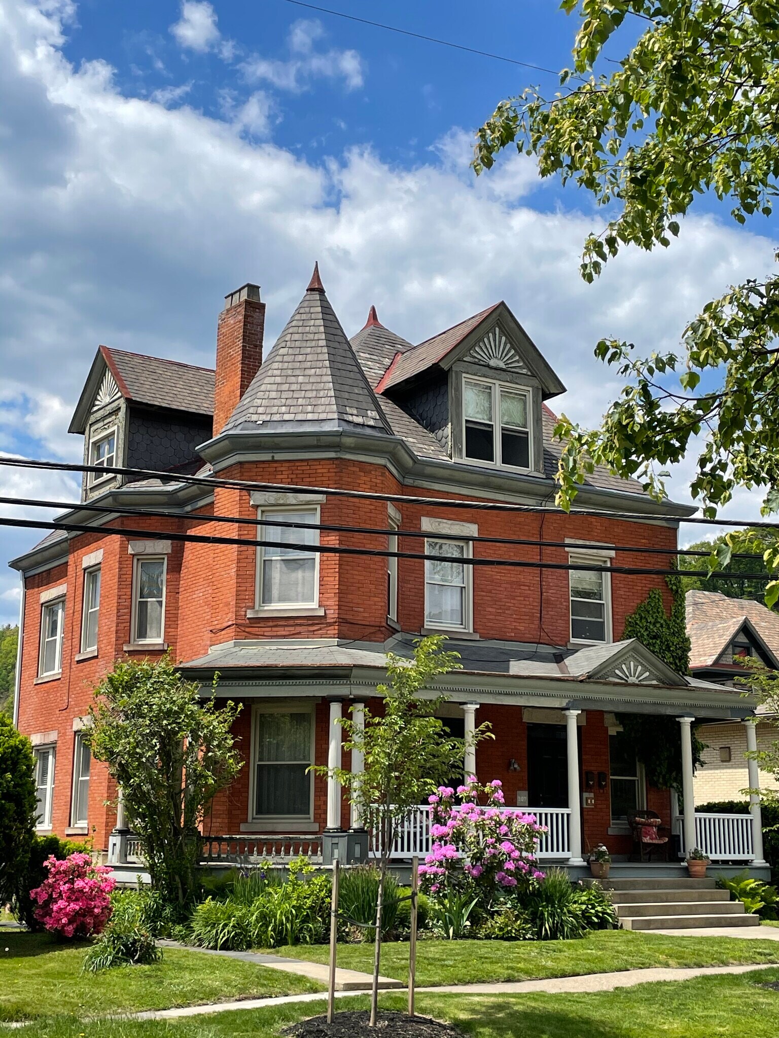 Building Photo - 307 Western Ave