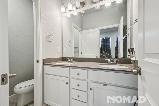 Building Photo - Charming 3BR Townhome in Castle Pines