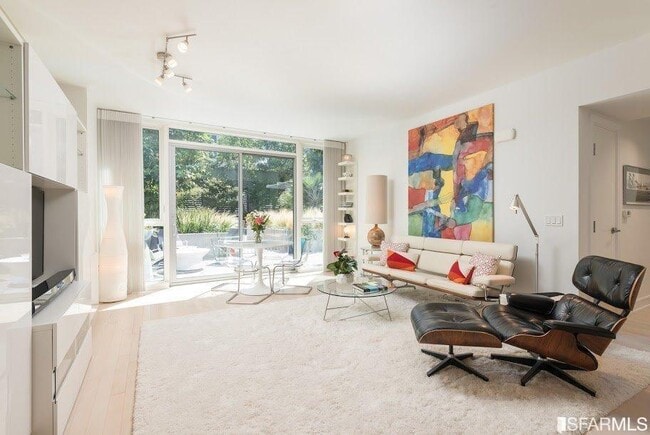 Building Photo - 631 Folsom St