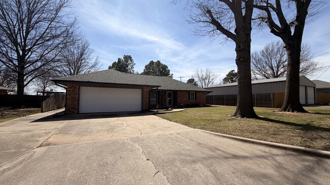 Building Photo - 209 E Cammack St