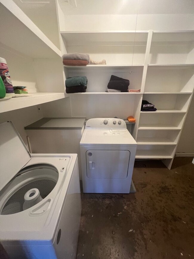 Building Photo - 1404 Melrose Dr