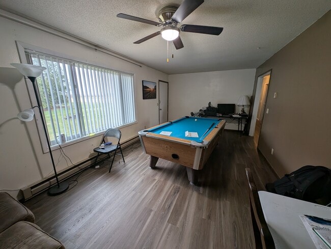 Building Photo - 2604 Jamestown Ave