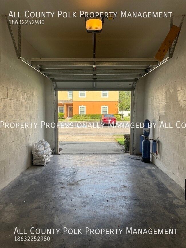 Building Photo - 4026 Winding Vine Dr