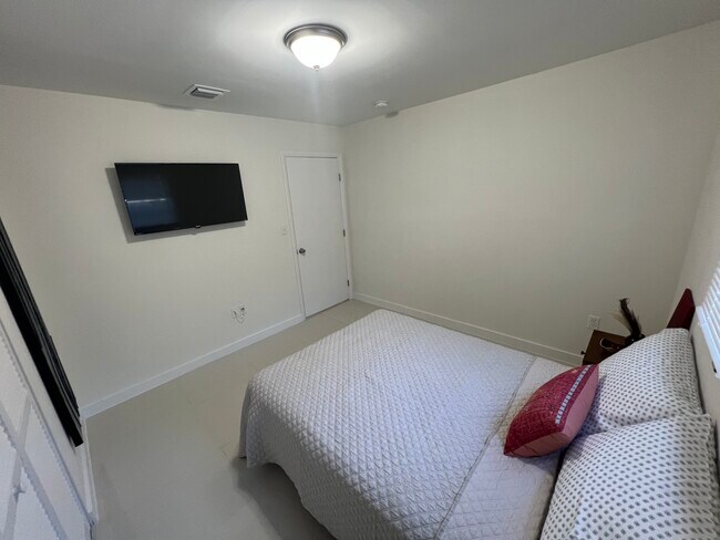 Building Photo - 1132 NW 38th St