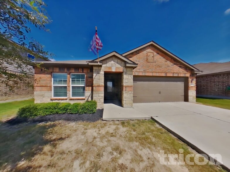 Building Photo - 210 Posey Pass