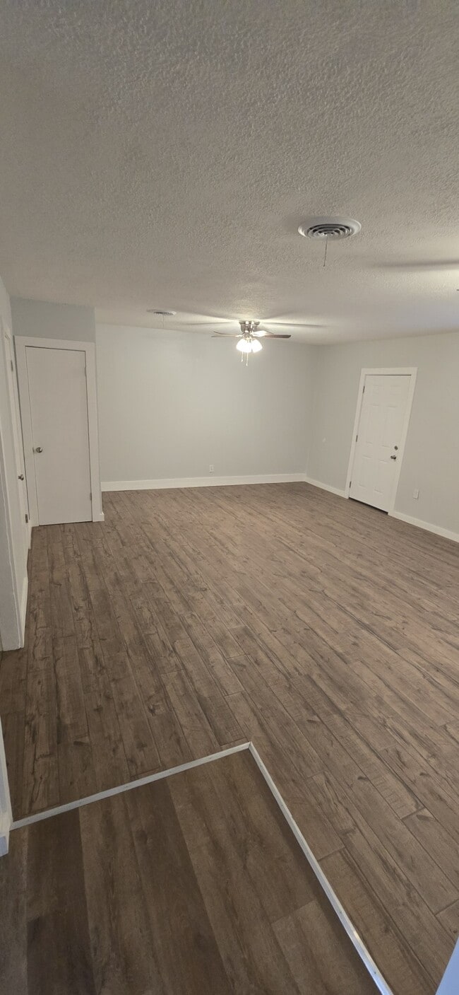 Building Photo - 909 Van Horn St