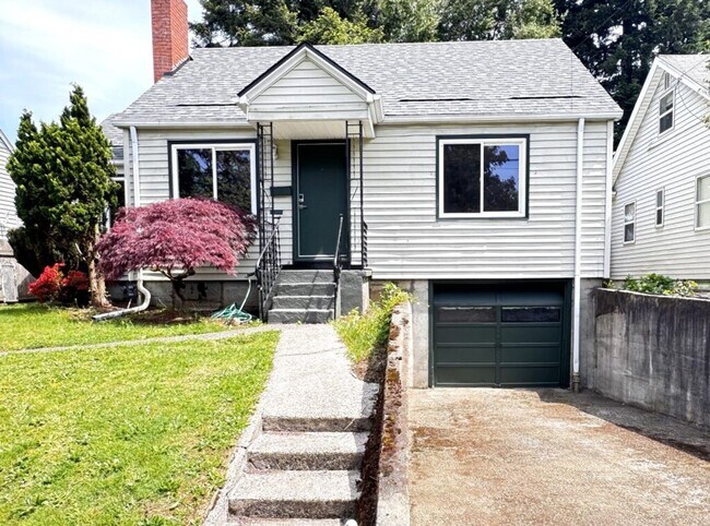 Building Photo - 8954 N Portsmouth Ave