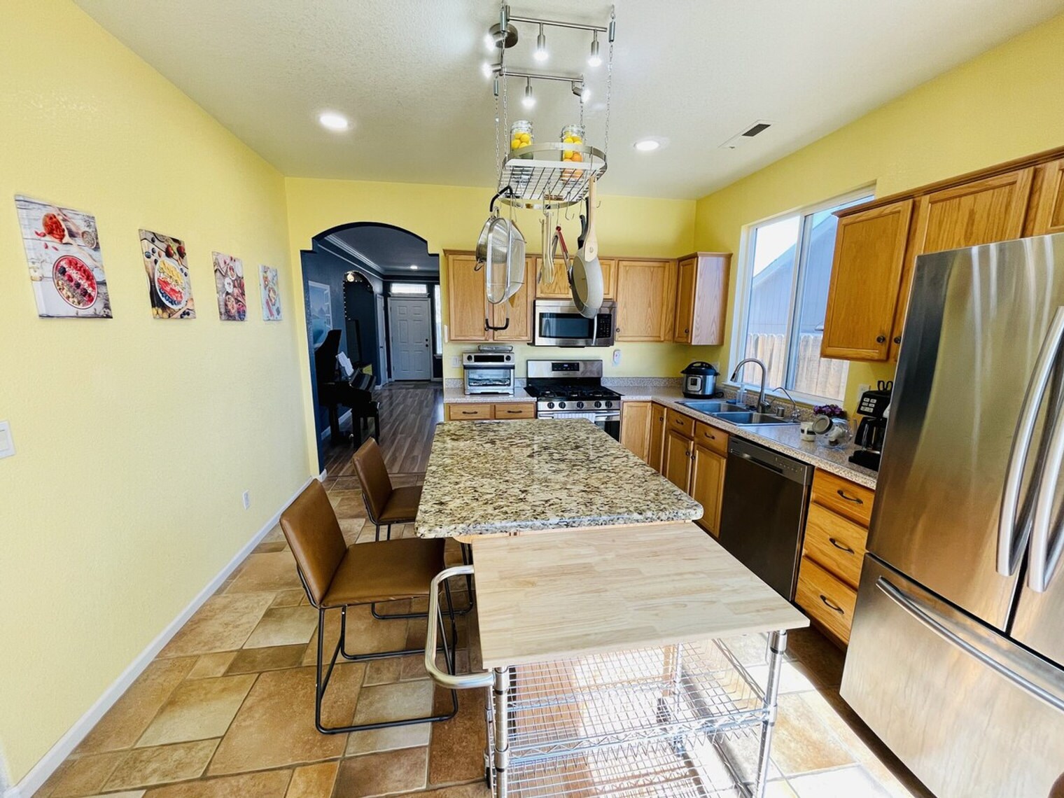 Building Photo - 2393 Sapphire Ridge Way