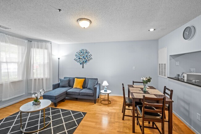 Building Photo - 525 Olmsted Park Pl