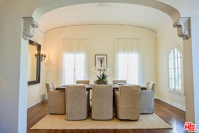 Building Photo - 239 S Orange Dr