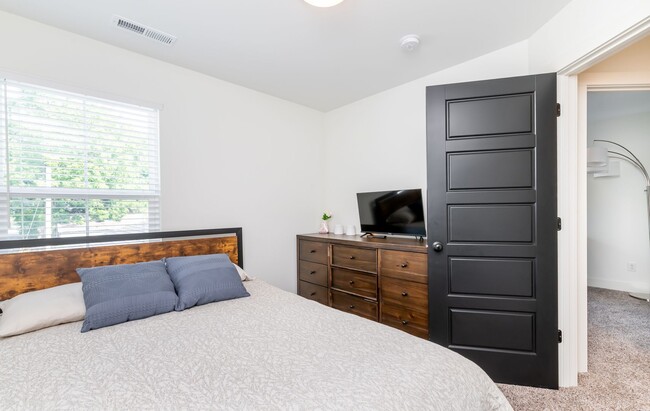 Building Photo - Do Not Miss this Beautiful piece of property.