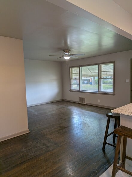Building Photo - 5121 S Madison Ave