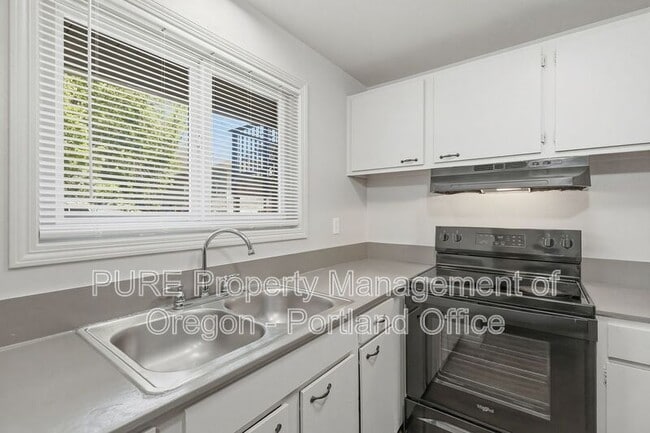 Building Photo - 18411 E Burnside St