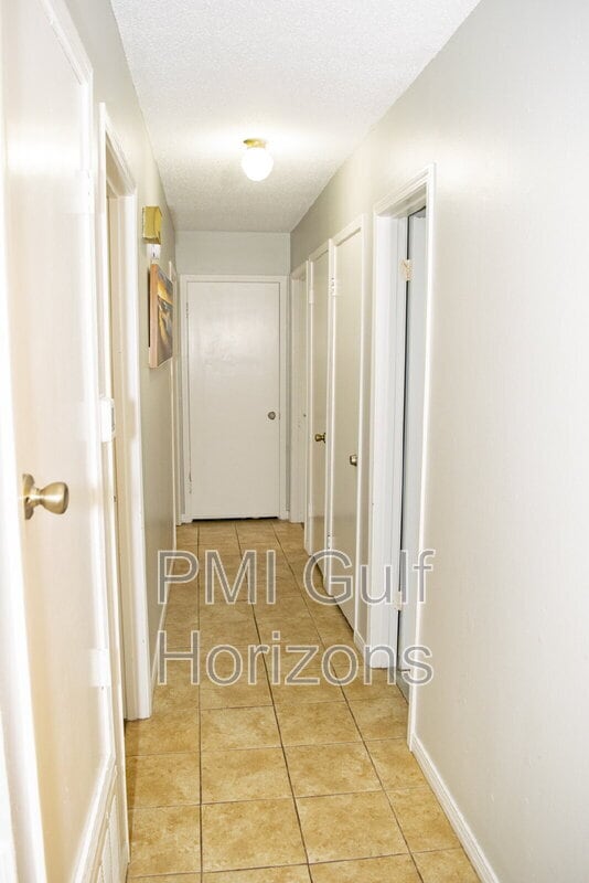 Building Photo - 738 Carondelay Dr