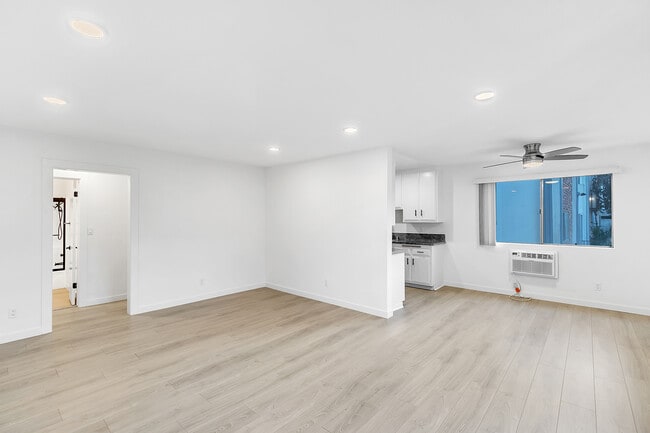 Building Photo - 10930 Palms Blvd