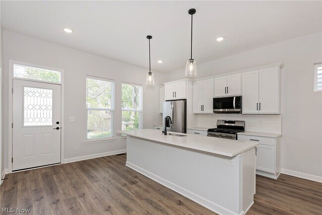 Building Photo - 2240 E 97th St