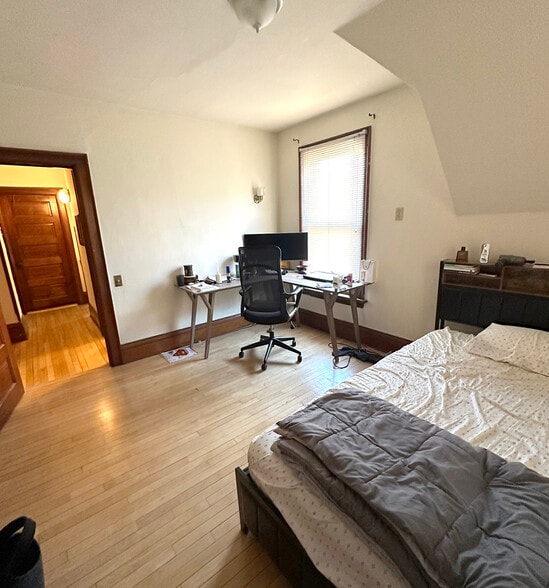 Building Photo - 217 S Mills St