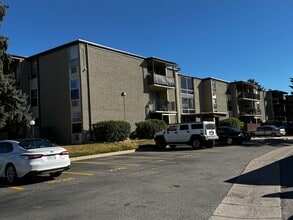 Building Photo - 2231 S Vaughn Way