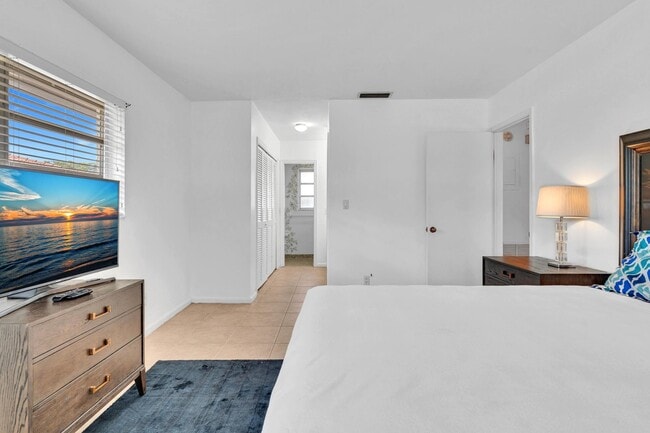 Building Photo - 313 NW 42nd St