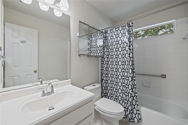 Building Photo - 2402 Crockett Ct