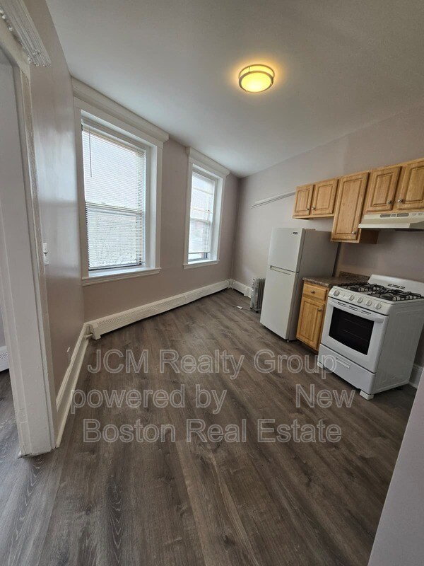 Building Photo - 116-124A Central Ave