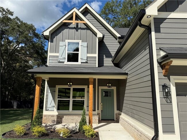 Building Photo - 320 Pine Valley Dr