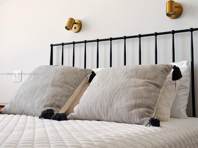 Building Photo - 2101 S Ocean Dr