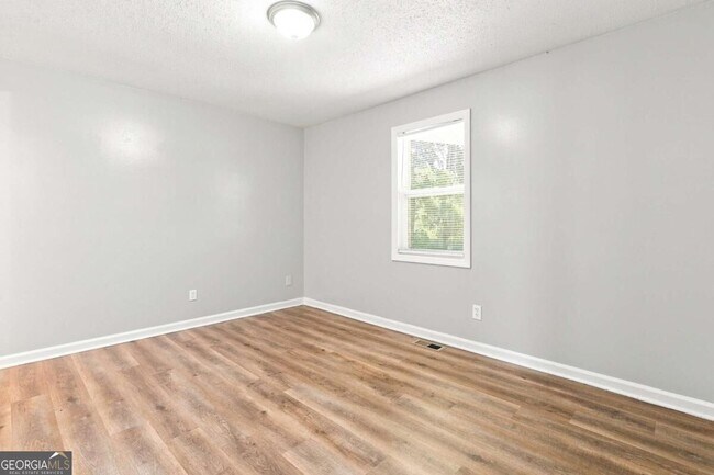 Building Photo - 715 W Creek Cir