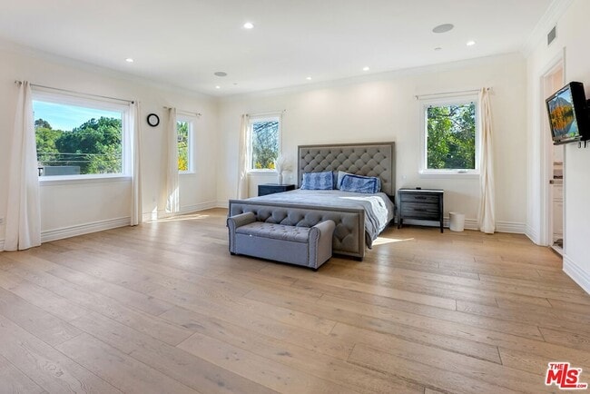 Building Photo - 391 S Saltair Ave