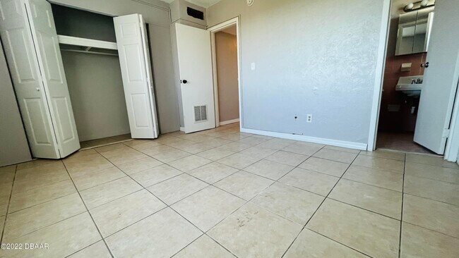 Building Photo - 732 N Halifax Ave