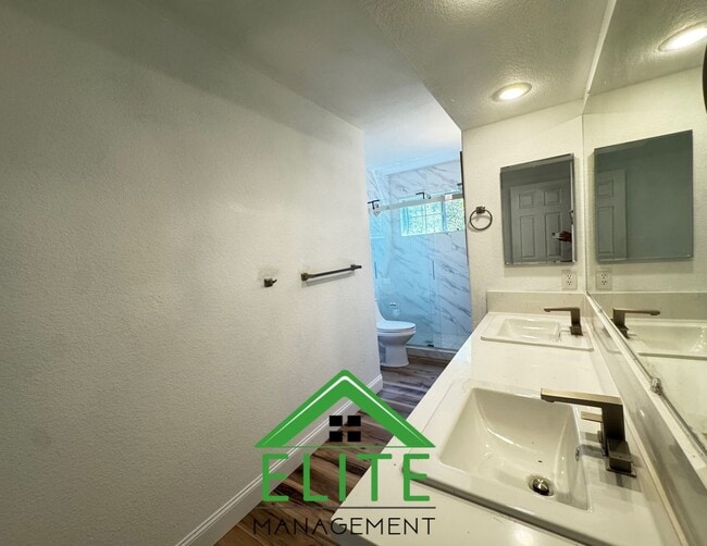 Building Photo - **Stunning Custom Home with Solar and Pool in Prestigious Granite Bay Neighborhood**