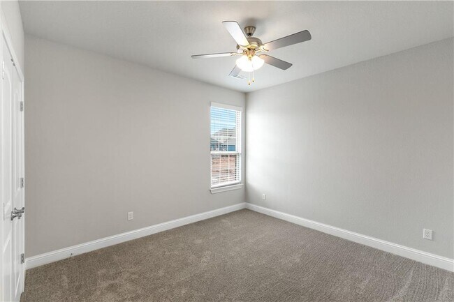 Building Photo - 520 Piper Ln