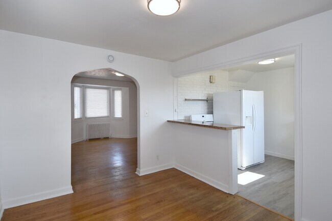 Building Photo - 121 Owendale Ave