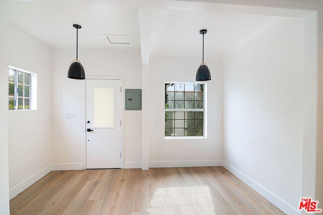 Building Photo - 466 S Orlando Ave