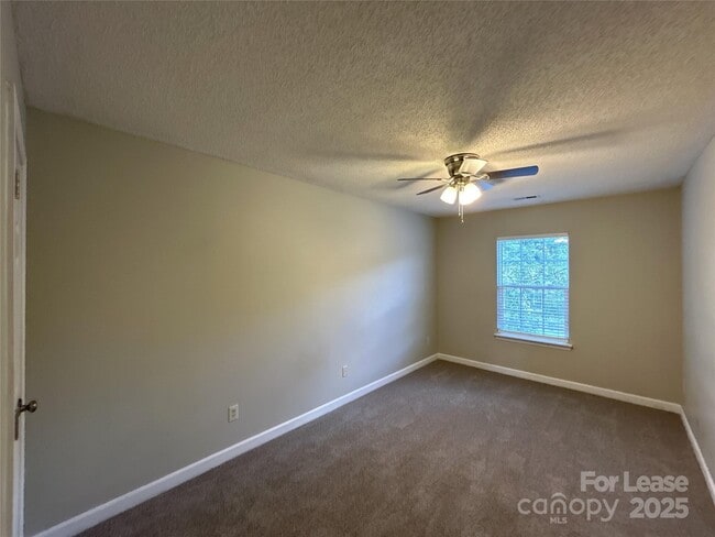 Building Photo - 3006 Longspur Dr