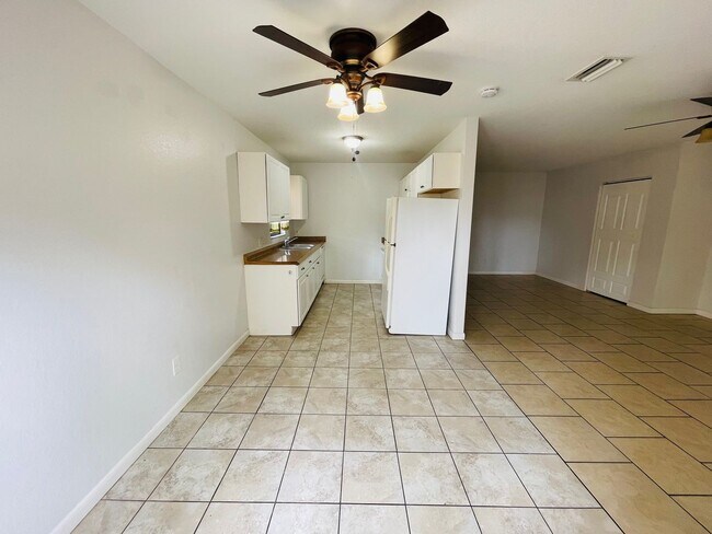 Building Photo - 2512 51st Ave Terrace W