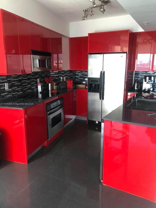 Building Photo - 335 S Biscayne Blvd