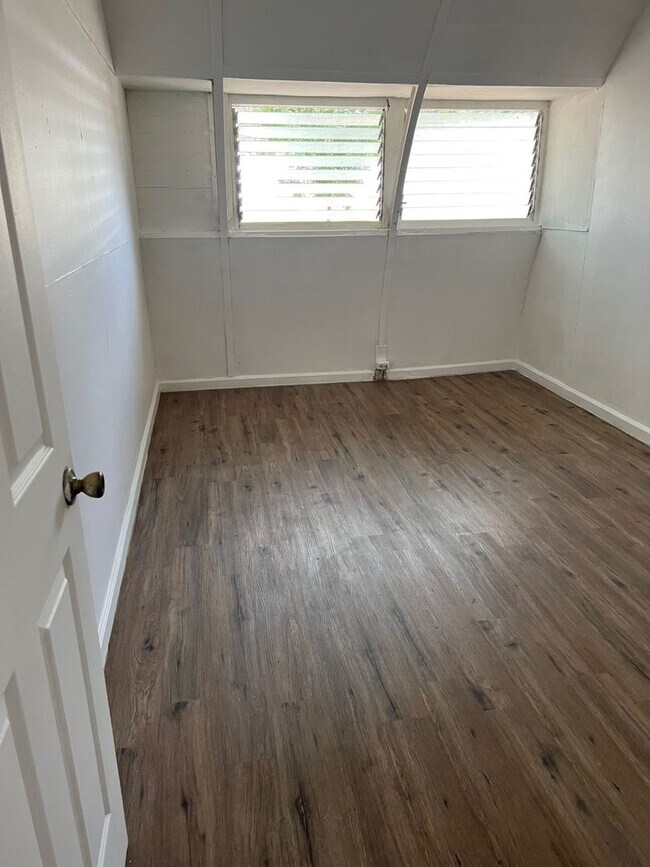 Building Photo - 86-321 Puhawai Rd