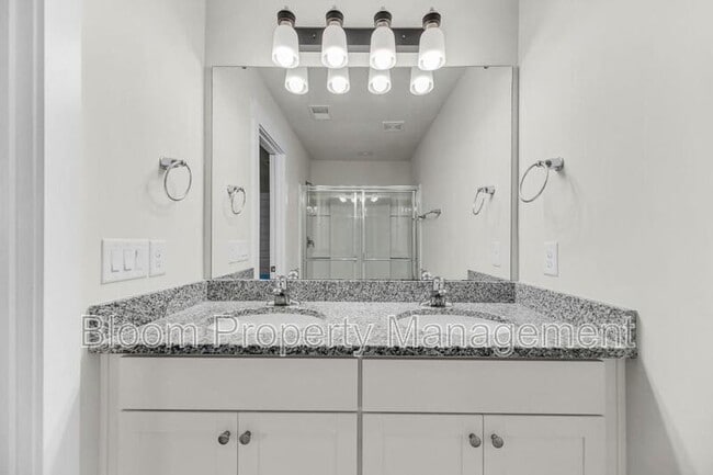 Building Photo - 7770 Park Gate Dr