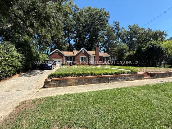 Building Photo - 1102 Ebenezer Ave Ext