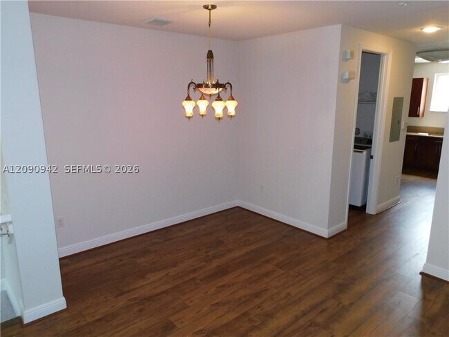 Building Photo - 1338 SW 3rd Ct