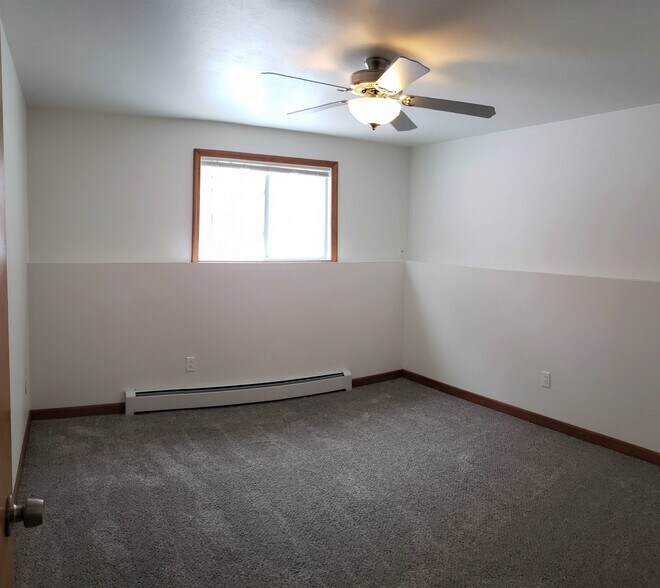 Building Photo - 2342 S Ridge Rd