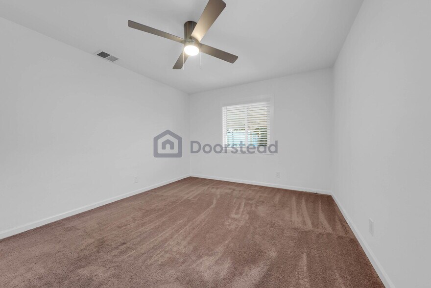 Building Photo - 2448 Pioneer Ave