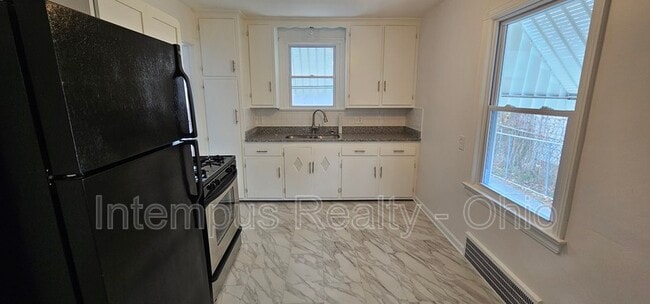 Building Photo - 360 E 326th St
