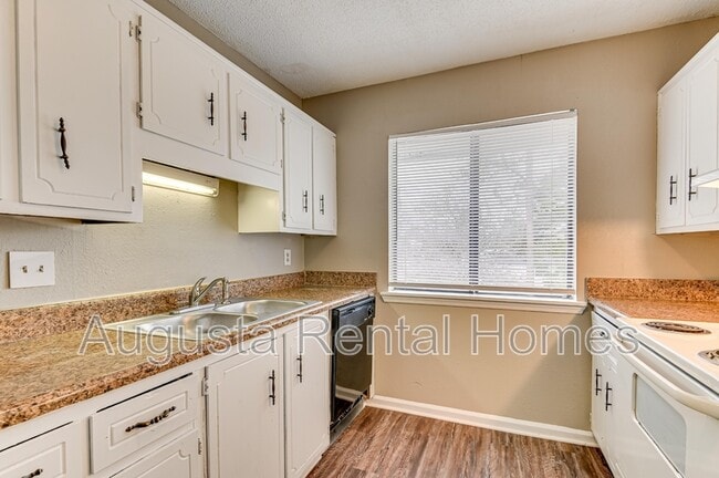 Building Photo - 2808 Thomas Ln