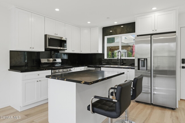 Building Photo - 265 McKnight Rd