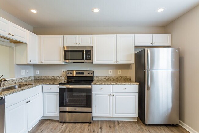 Building Photo - 1024 Esther Dr