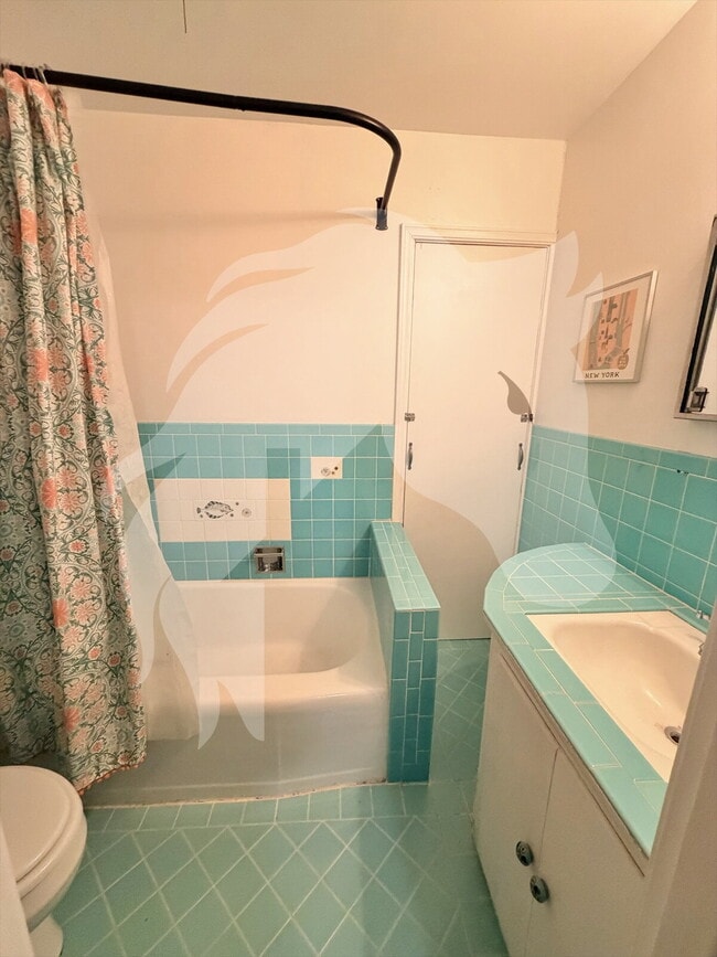 Building Photo - "Furnished 2-Bedroom Enid Retreat with Vintage Charm!"